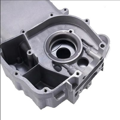 ชิ้นส่วนการโยนเหล็ก รถจักรยานยนต์ crankcase ด้วยการออกแบบที่กําหนดเองและการรักษาพื้นผิว
